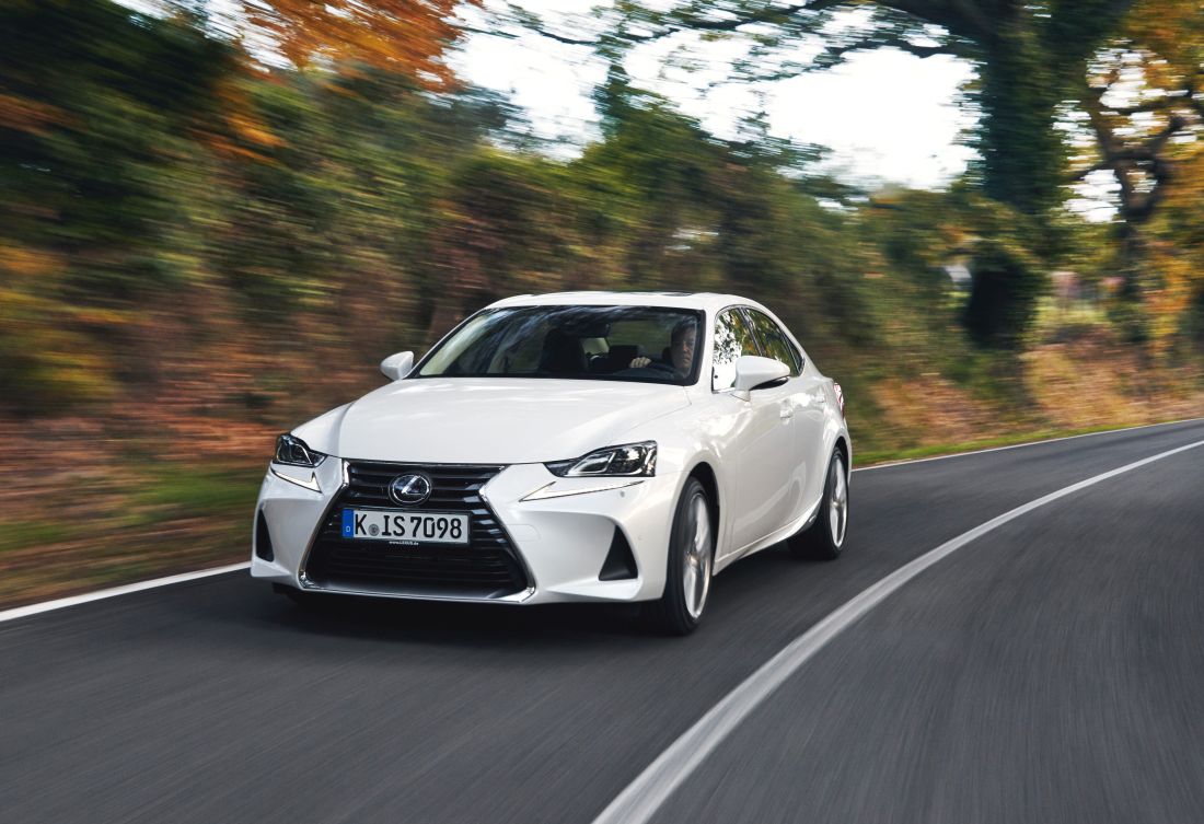 2017-lexus-is-300h-dynamic-03-2