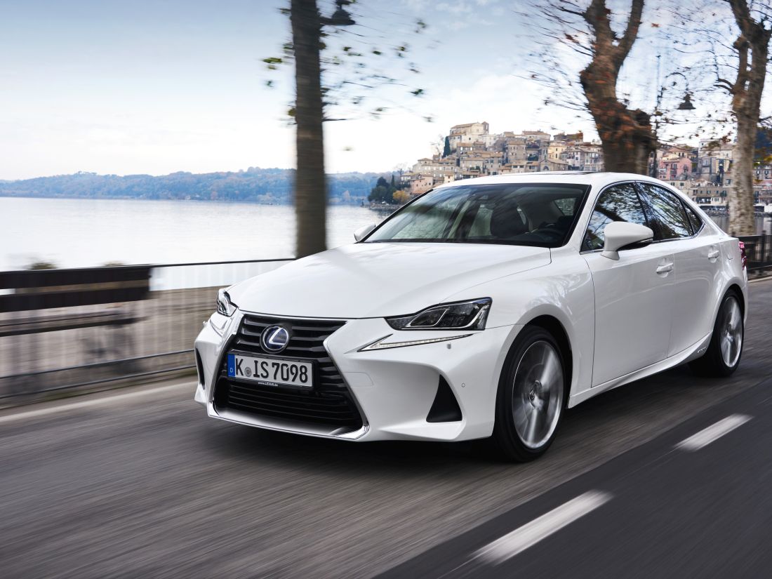 2017-lexus-is-300h-dynamic-12-2