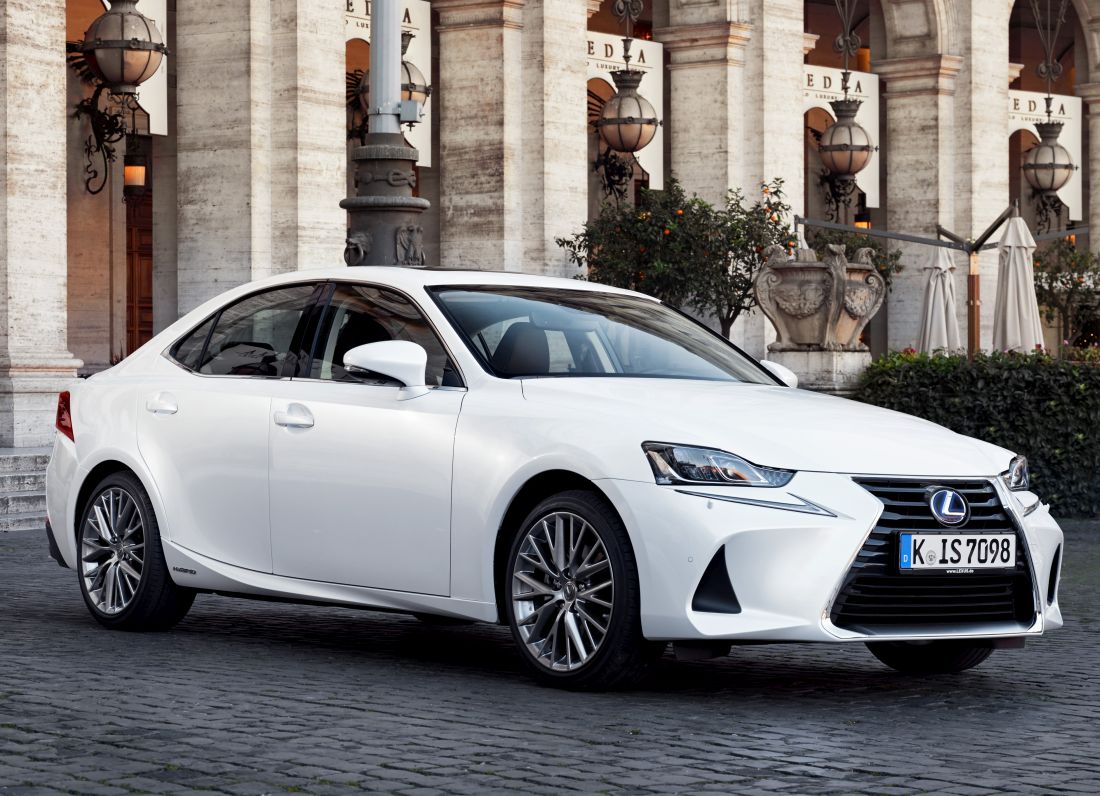 2017-lexus-is-300h-static-1-2