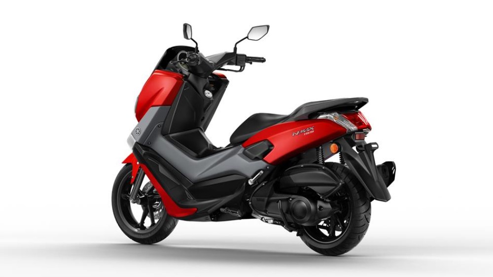 2017-yamaha-nmax-155-eu-anodized-red-studio-005