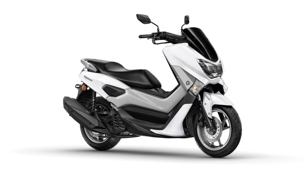 2017-yamaha-nmax-155-eu-milky-white-studio-001