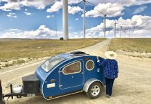 Campismo vintage torna-se ecológico com caravanas equipadas com painéis solares