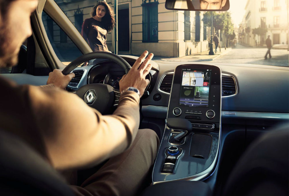 Renault-Espace_-RLink2