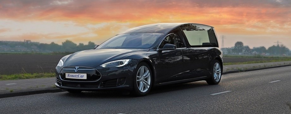 Tesla-Model-S-funerario-2-960×600