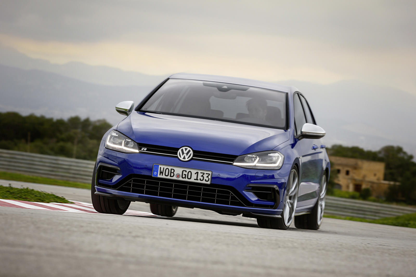 Volkswagen Golf R (7)