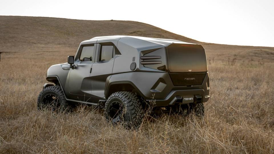 rezvani_motors_tank_rear_image2-960×600