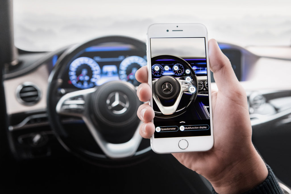 Intelligente Dialogtechnologie kombiniert mit Augmented Reality: Ask Mercedes: Der virtuelle Assistent hilft sofort weiter