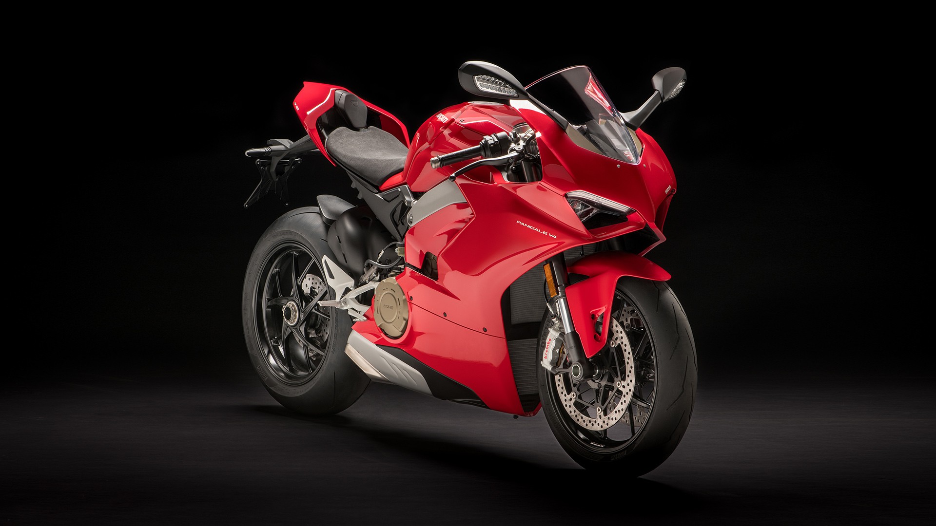 2018-ducati-panigale-v4-breaks-cover-and-is-amazing-11