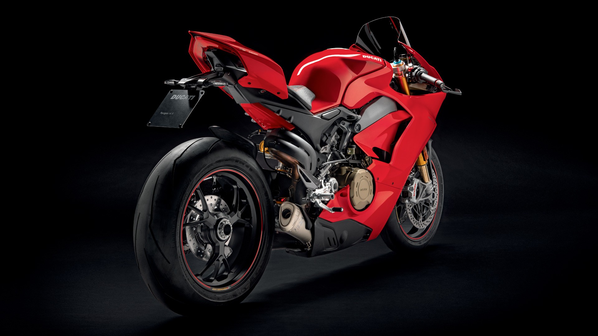 2018-ducati-panigale-v4-breaks-cover-and-is-amazing-3