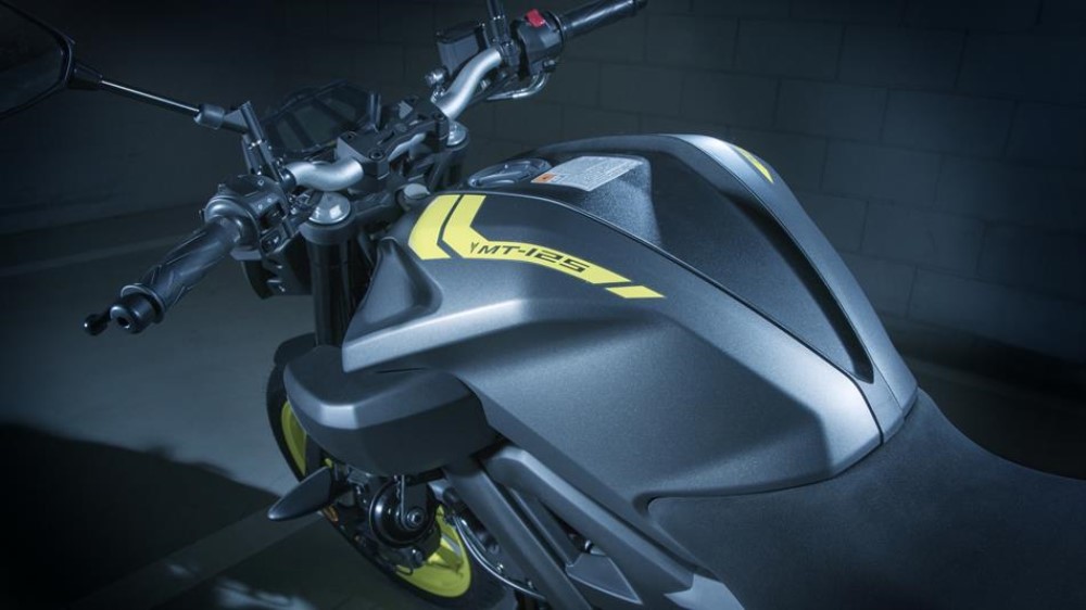 2018-yamaha-mt-125-eu-night-fluo-detail-001