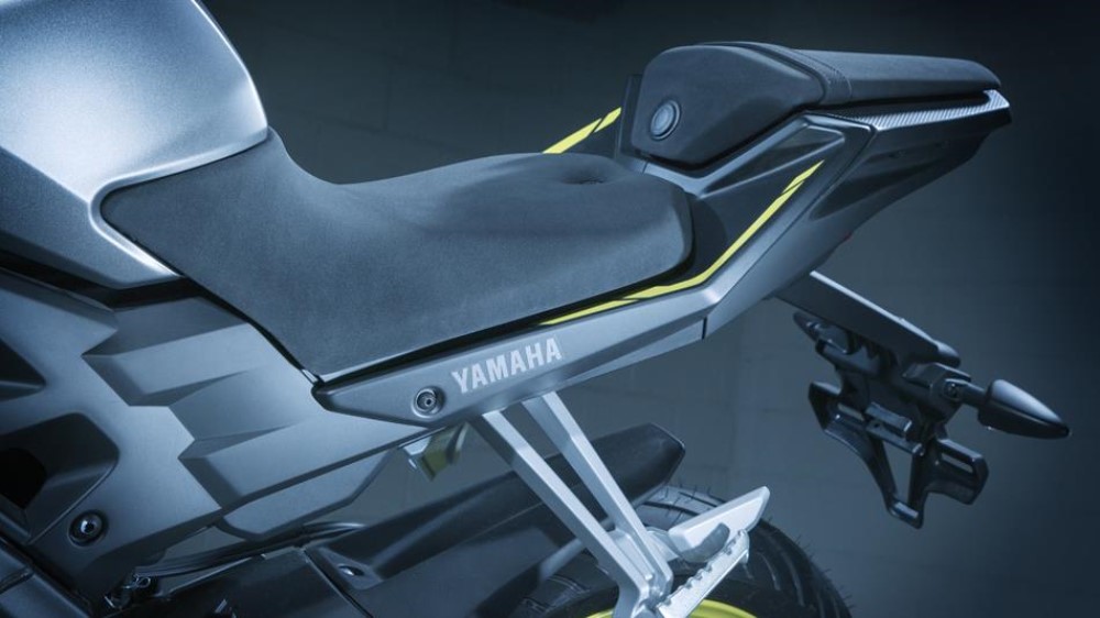 2018-yamaha-mt-125-eu-night-fluo-detail-002