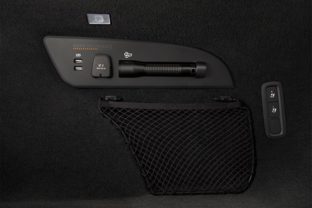 215823_Volvo_V90_Cross_Country_Volvo_Ocean_Race_interior_detail_integrated