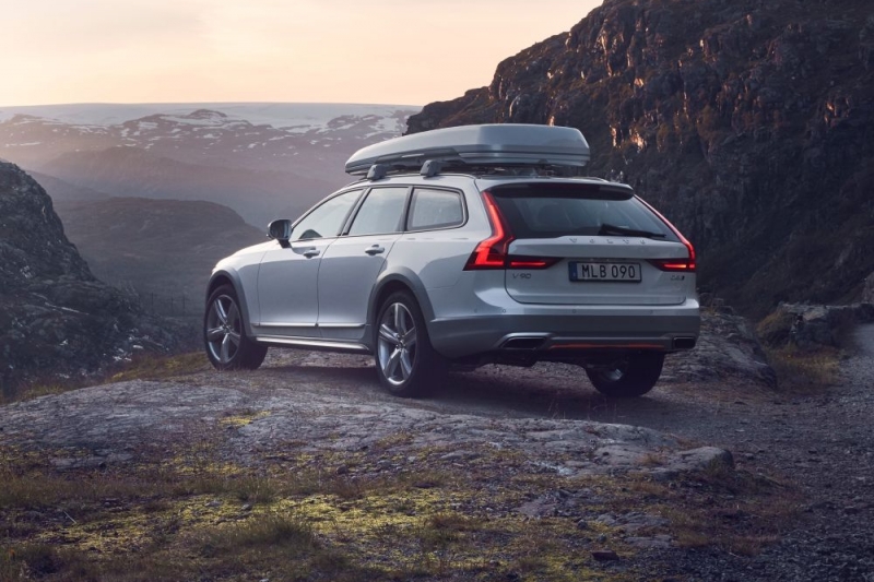 Volvo V90 Cross Country Volvo Ocean Race exterior on location