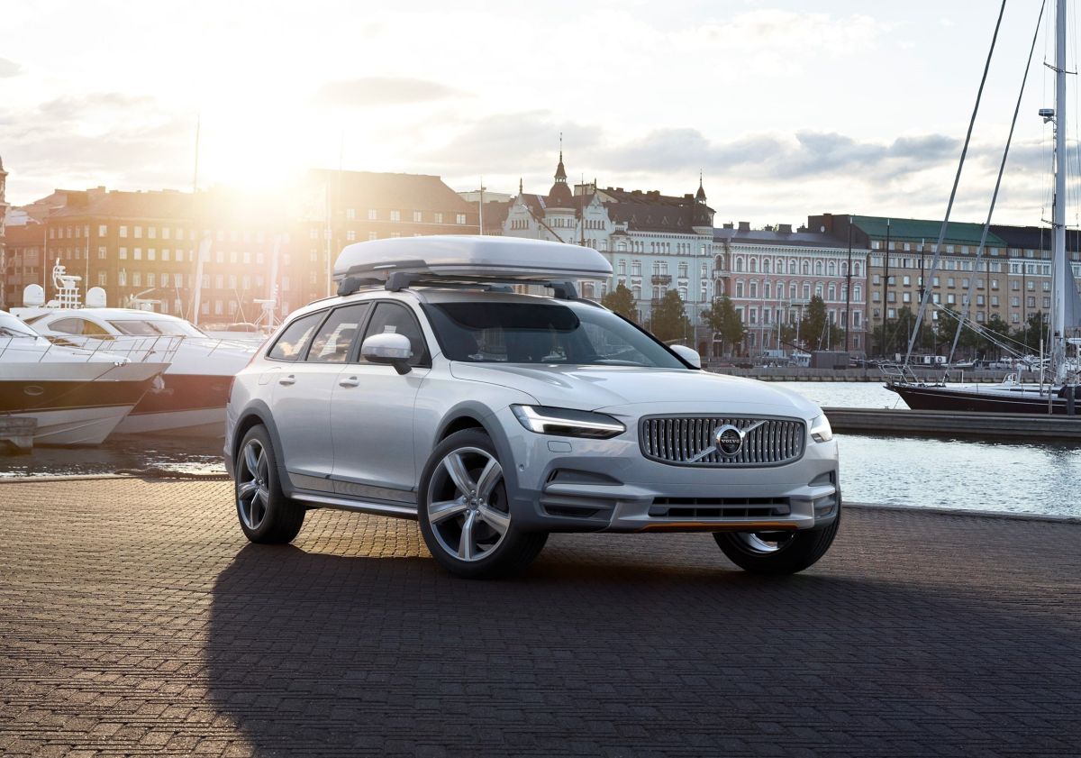 Volvo V90 Cross Country Volvo Ocean Race exterior on location