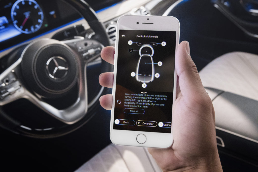 Intelligente Dialogtechnologie kombiniert mit Augmented Reality: Ask Mercedes: Der virtuelle Assistent hilft sofort weiter