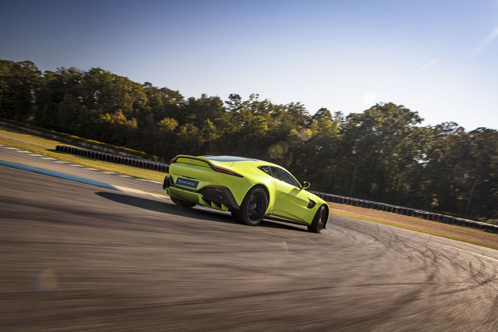 Aston Martin Vantage_Lime Essence_03