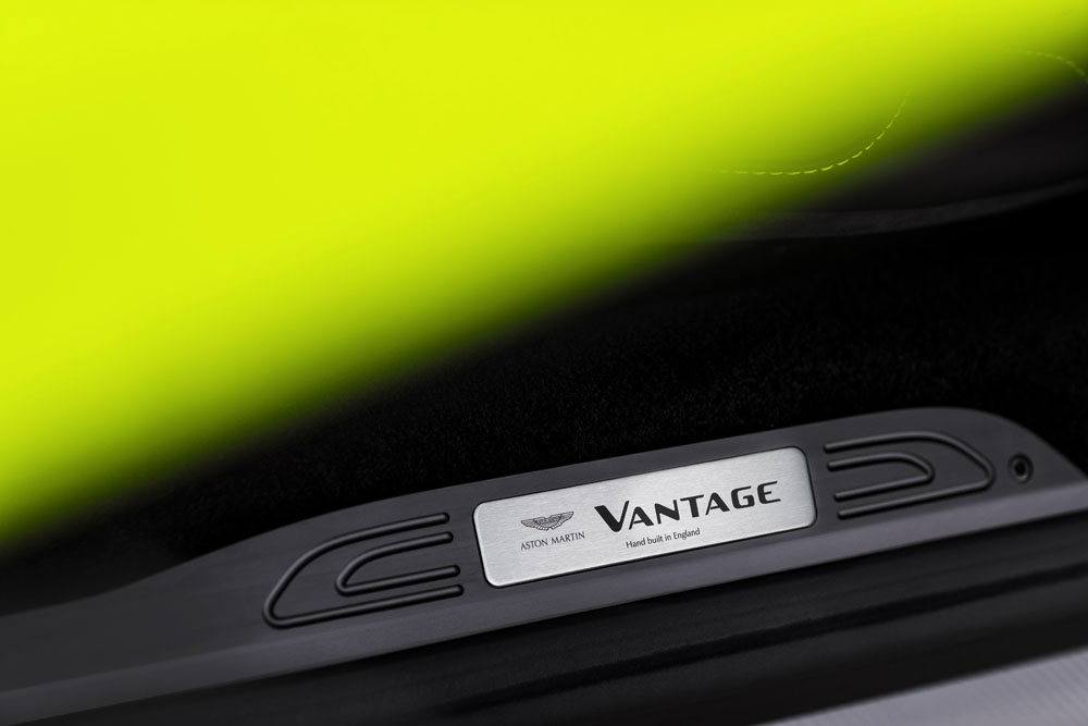 Aston Martin Vantage_Lime Essence_19