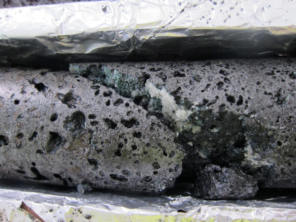 Basalt-core-containing-carbonates-Photo-by-Sandra-O-Snaebjornsdottir