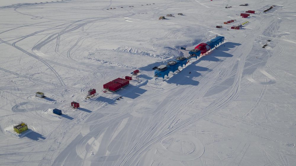 Halley6-whole-site-temp-sci-camp-in-foreground-DJI_0015