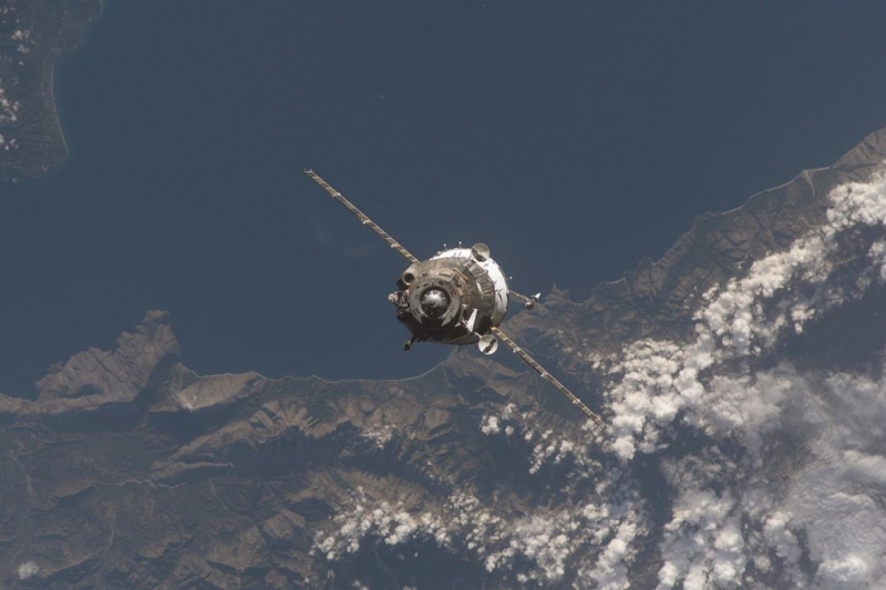 ISS-16_Soyuz_TMA-11_arrival