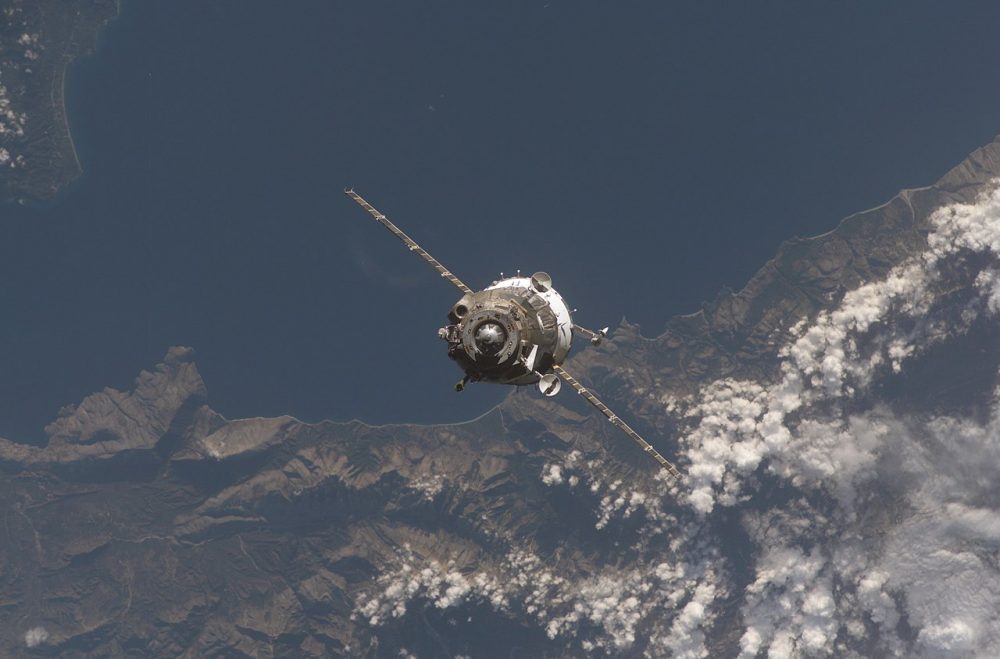 ISS-16_Soyuz_TMA-11_arrival