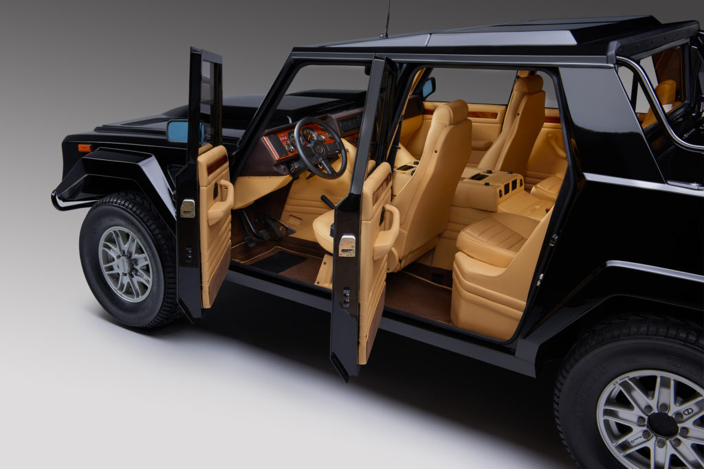 Lamborghini-LM002-interior-overview-1024×683
