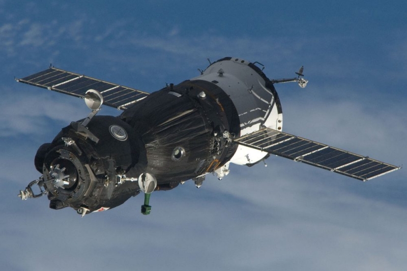 Soyuz_TMA-17_before_docking