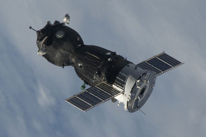 Soyuz_TMA-17_prior_to_docking