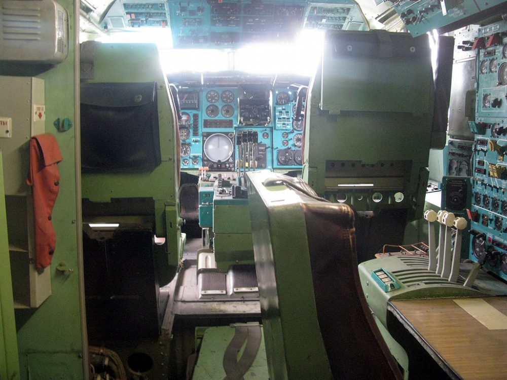 Tu-144-cockpit1