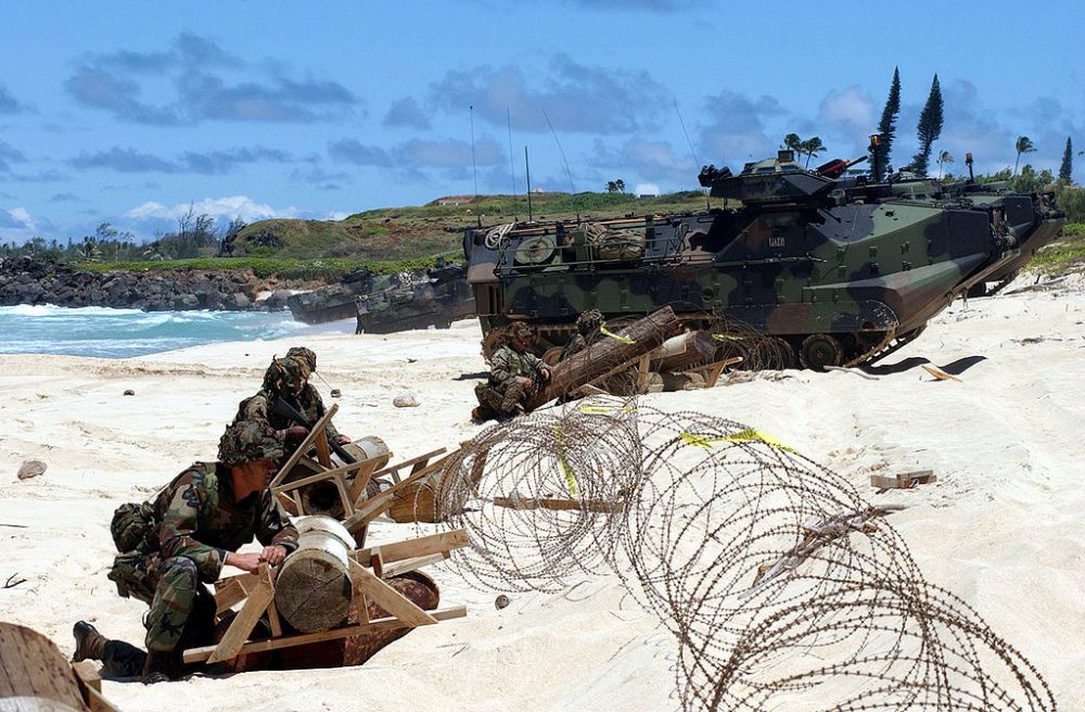 USMC_beach_landing_RIMPAC_2004