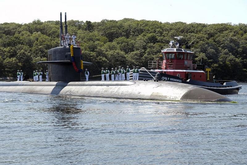 1024px-US_Navy_080821-N-8467N-005_USS_Dallas_(SSN_700)_transits_the_Thames_River