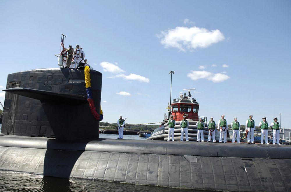 1024px-US_Navy_080821-N-8467N-007_USS_Dallas_(SSN_700)_pulls_into_Submarine_Base_New_London_in_Groton