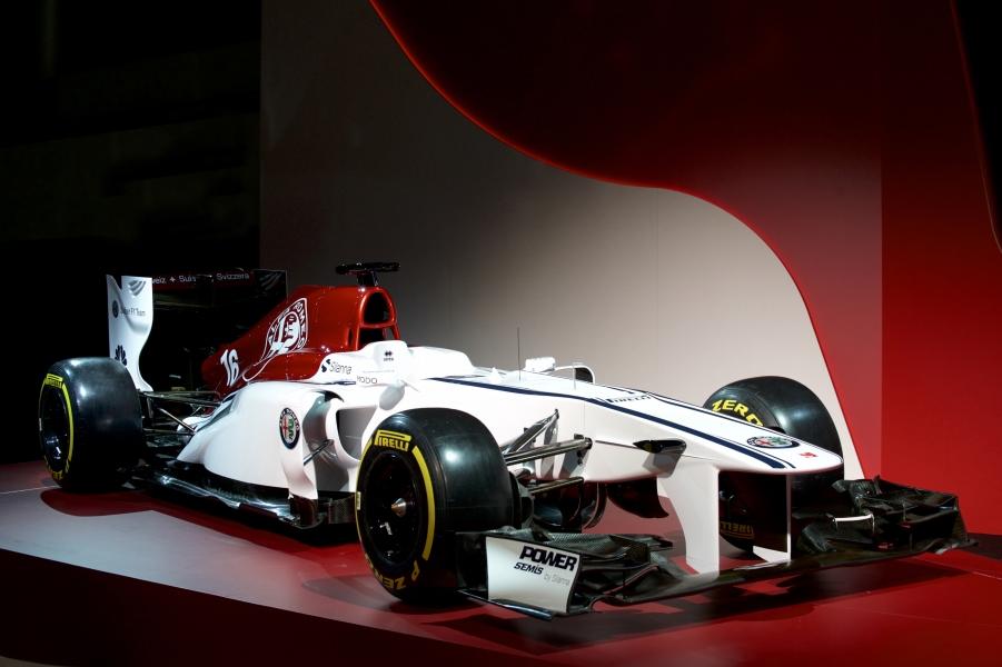 171202_Alfa-Romeo_Team-F1_02-960×600 (1)