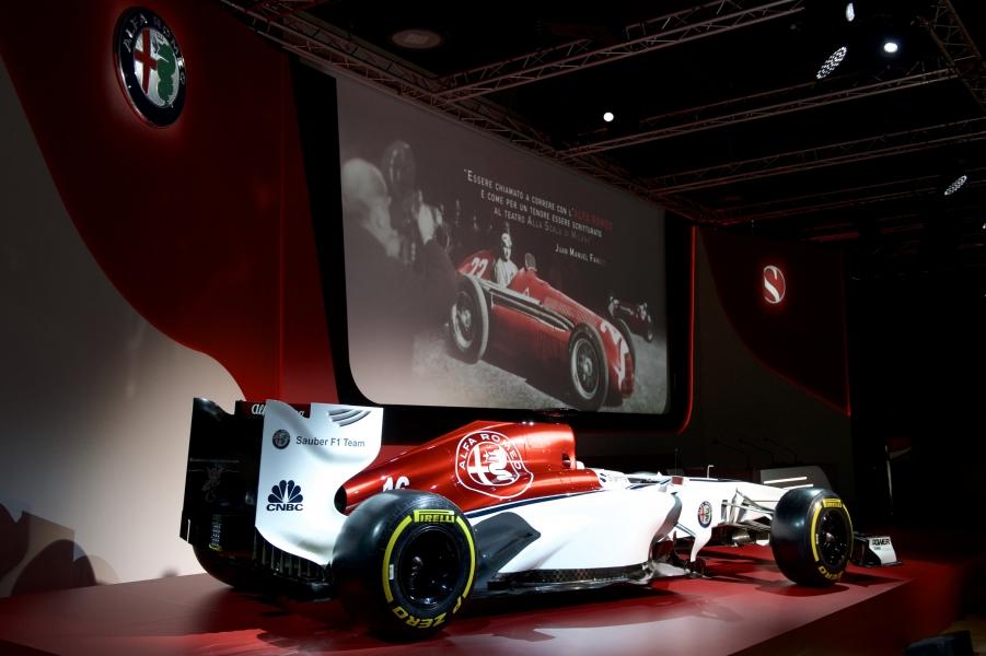 171202_Alfa-Romeo_Team-F1_03-960×600 (1)