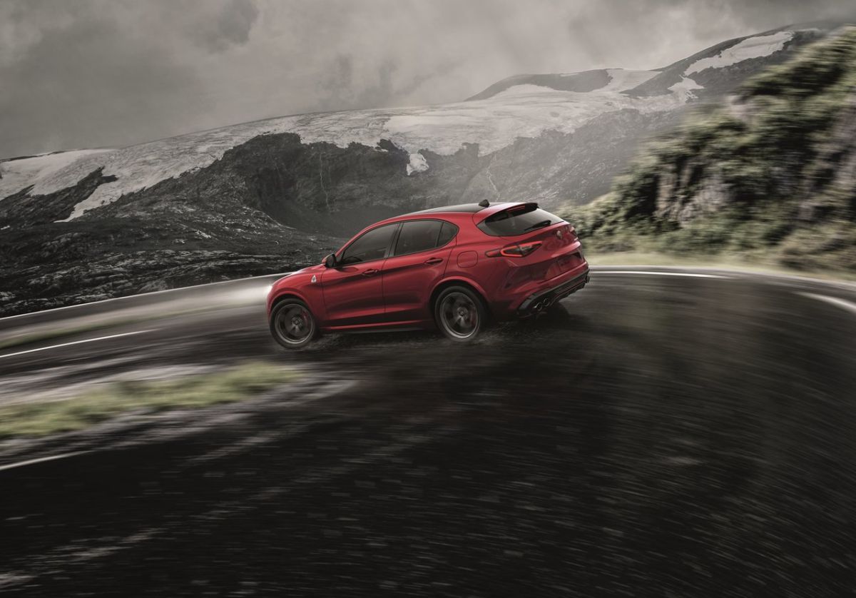 Alfa_Romeo-Stelvio_Quadrifoglio-2018-1280-37