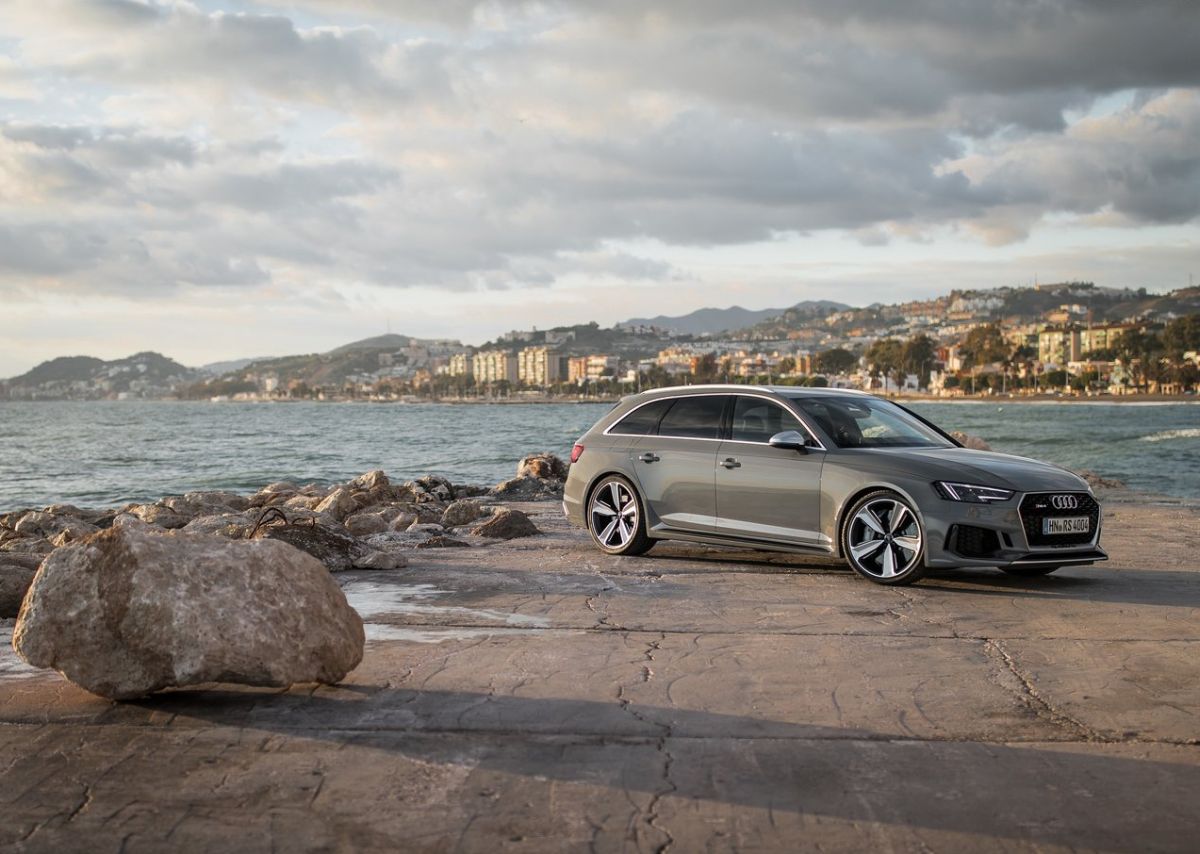 Audi-RS4_Avant-2018-1280-07