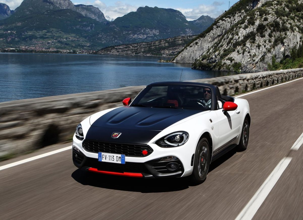 Fiat-124_Spider_Abarth-2017-1280-09