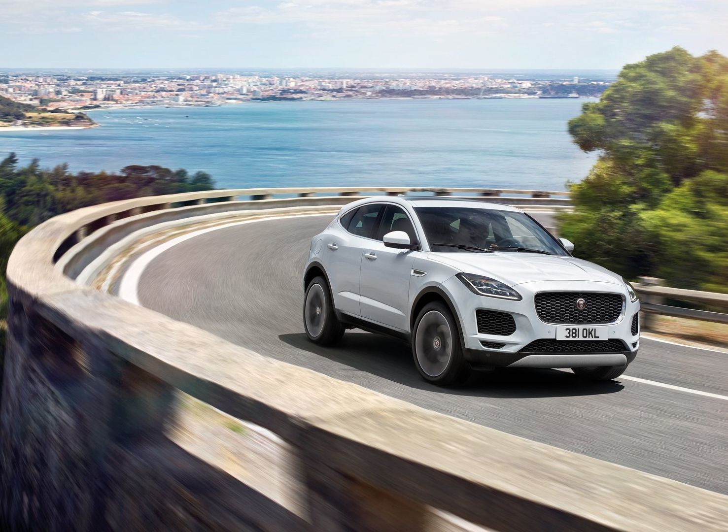 Jaguar-E-Pace-2018-1600-0f