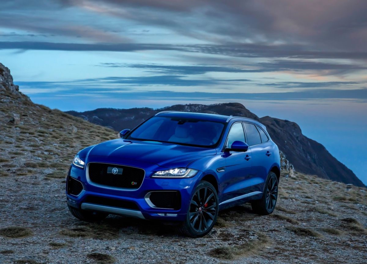 Jaguar-F-Pace_S-2017-1280-02