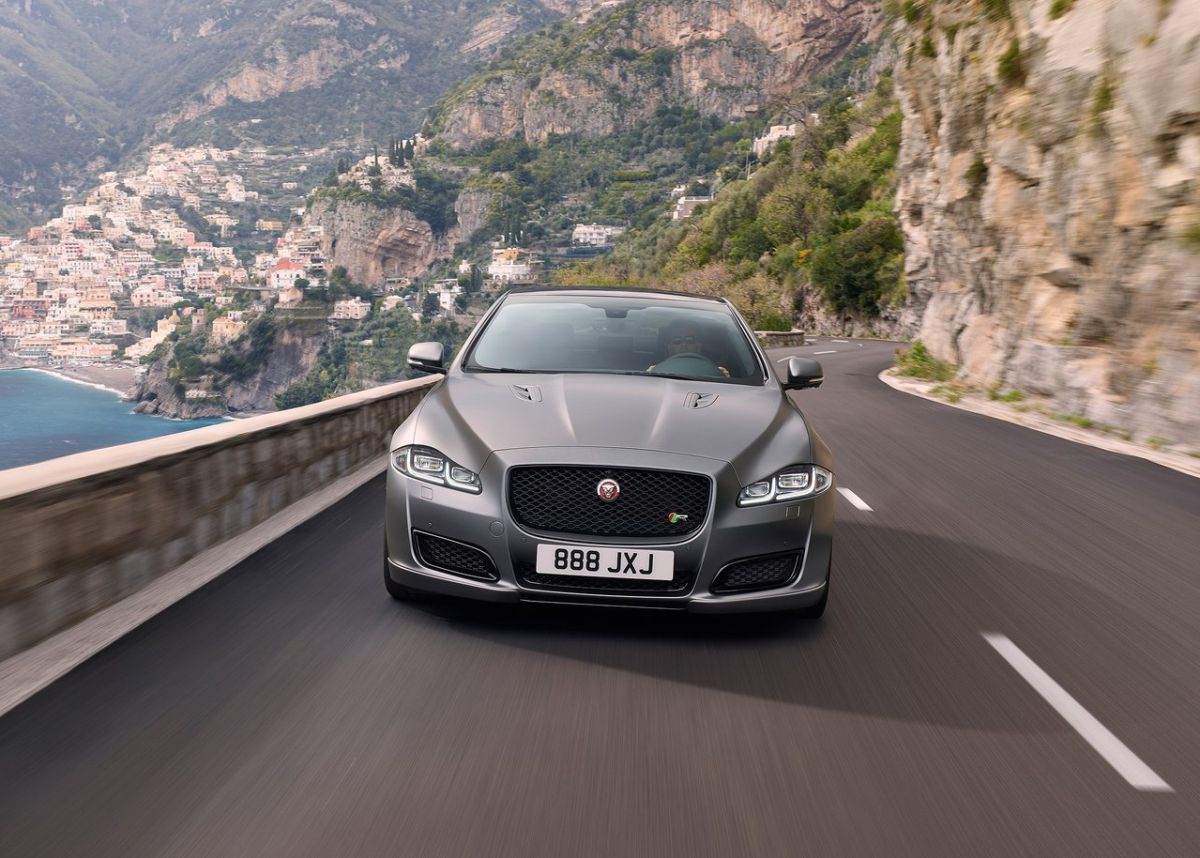 Jaguar-XJR575-2018-1280-09