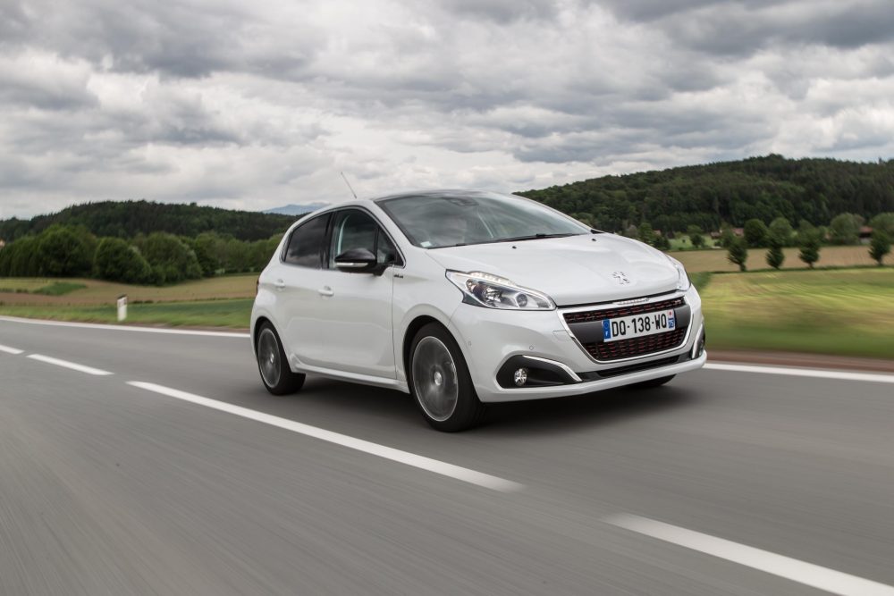 PEUGEOT 208