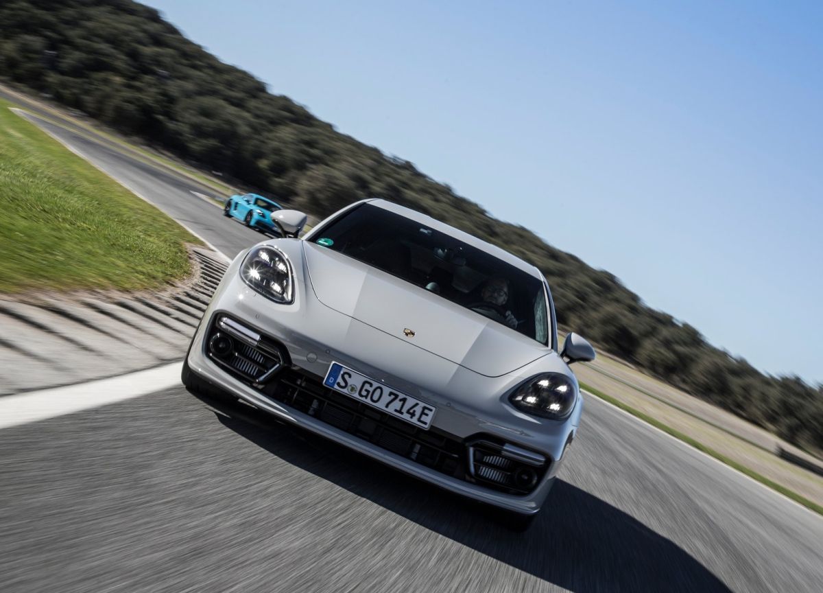 Porsche-Panamera_Turbo_S_E-Hybrid_Sport_Turismo-2018-1600-50