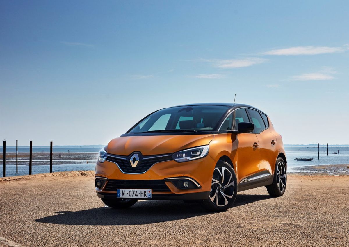 Renault-Scenic-2017-1280-02