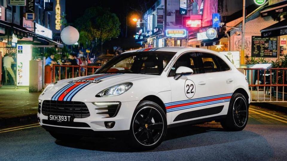 porsche-macan-martini-racing-livery-960×600