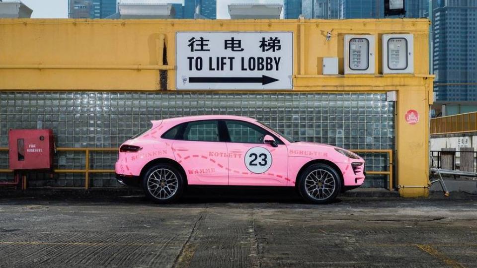 porsche-macan-pink-pig-livery-960×600