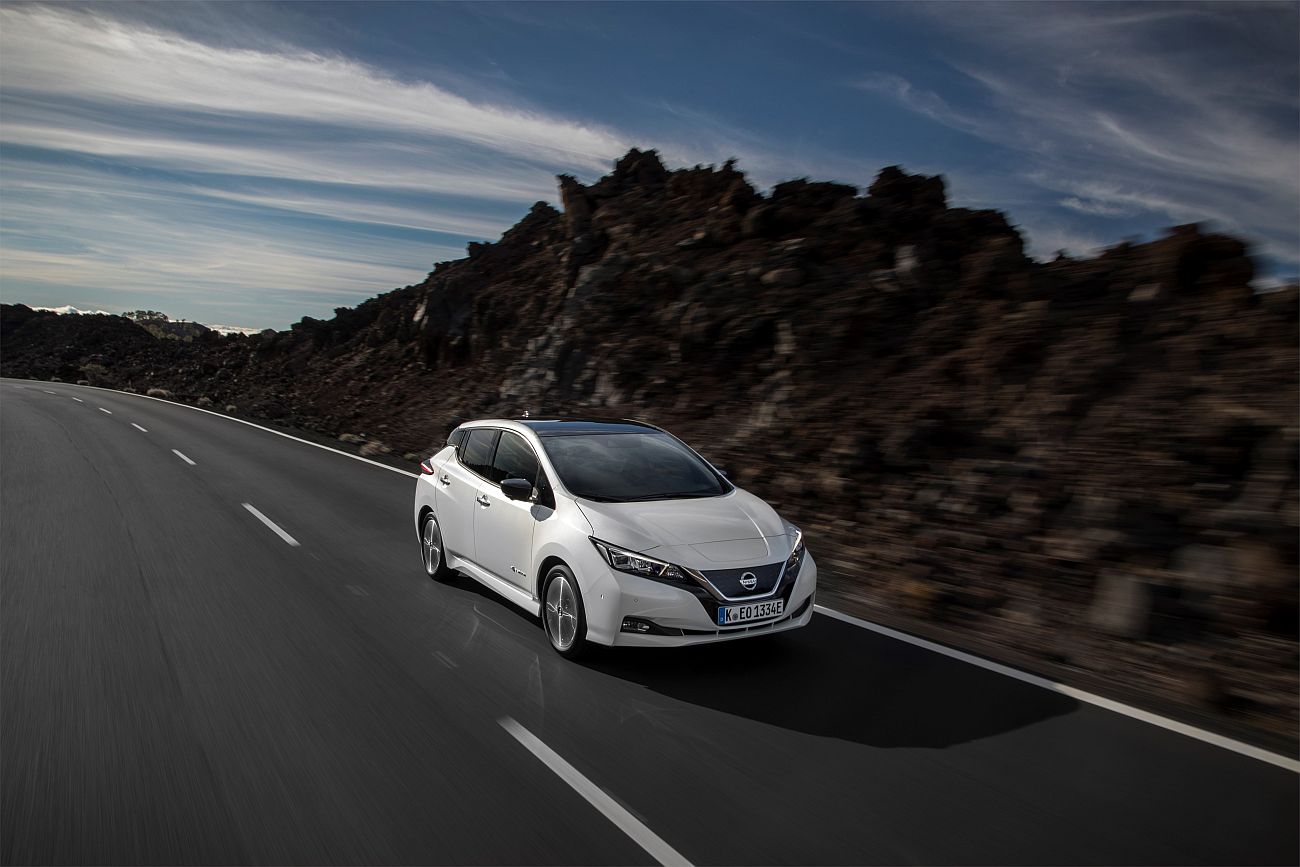 426214053_The_new_Nissan_LEAF_the_world_s_best_selling_zero_emissions_electric