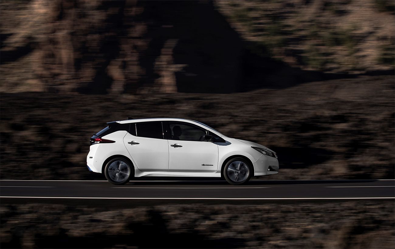 426214057_The_new_Nissan_LEAF_the_world_s_best_selling_zero_emissions_electric