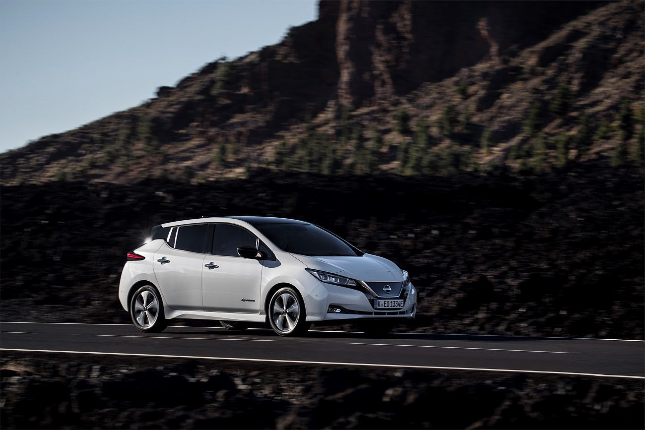 426214060_The_new_Nissan_LEAF_the_world_s_best_selling_zero_emissions_electric
