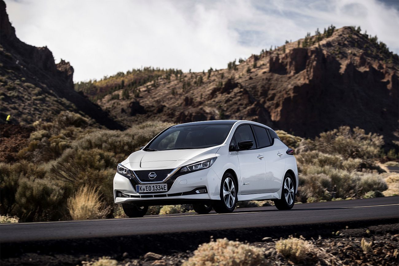 426214068_The_new_Nissan_LEAF_the_world_s_best_selling_zero_emissions_electric