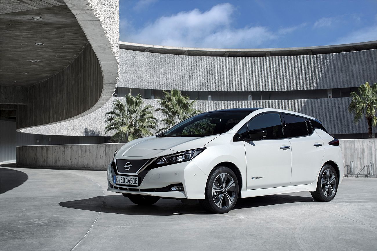426214099_The_new_Nissan_LEAF_the_world_s_best_selling_zero_emissions_electric
